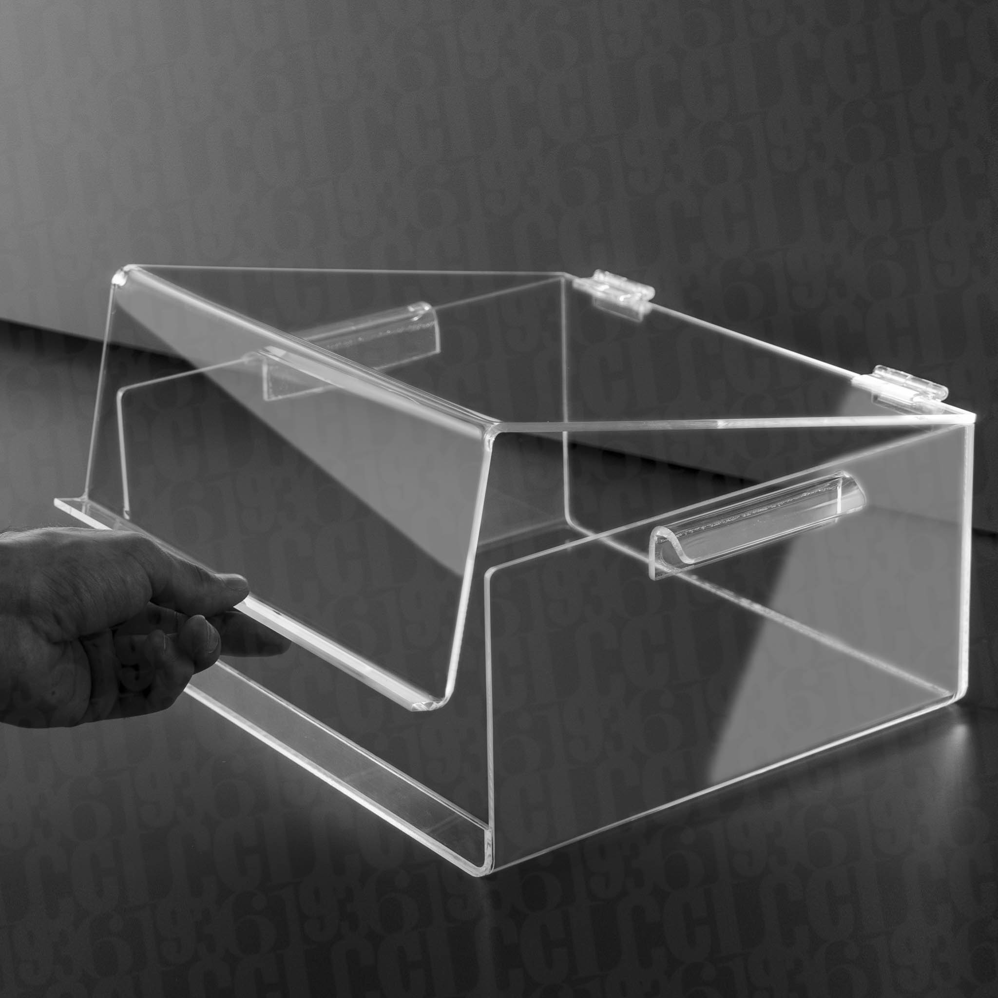 Caja de acrílico con manijas laterales