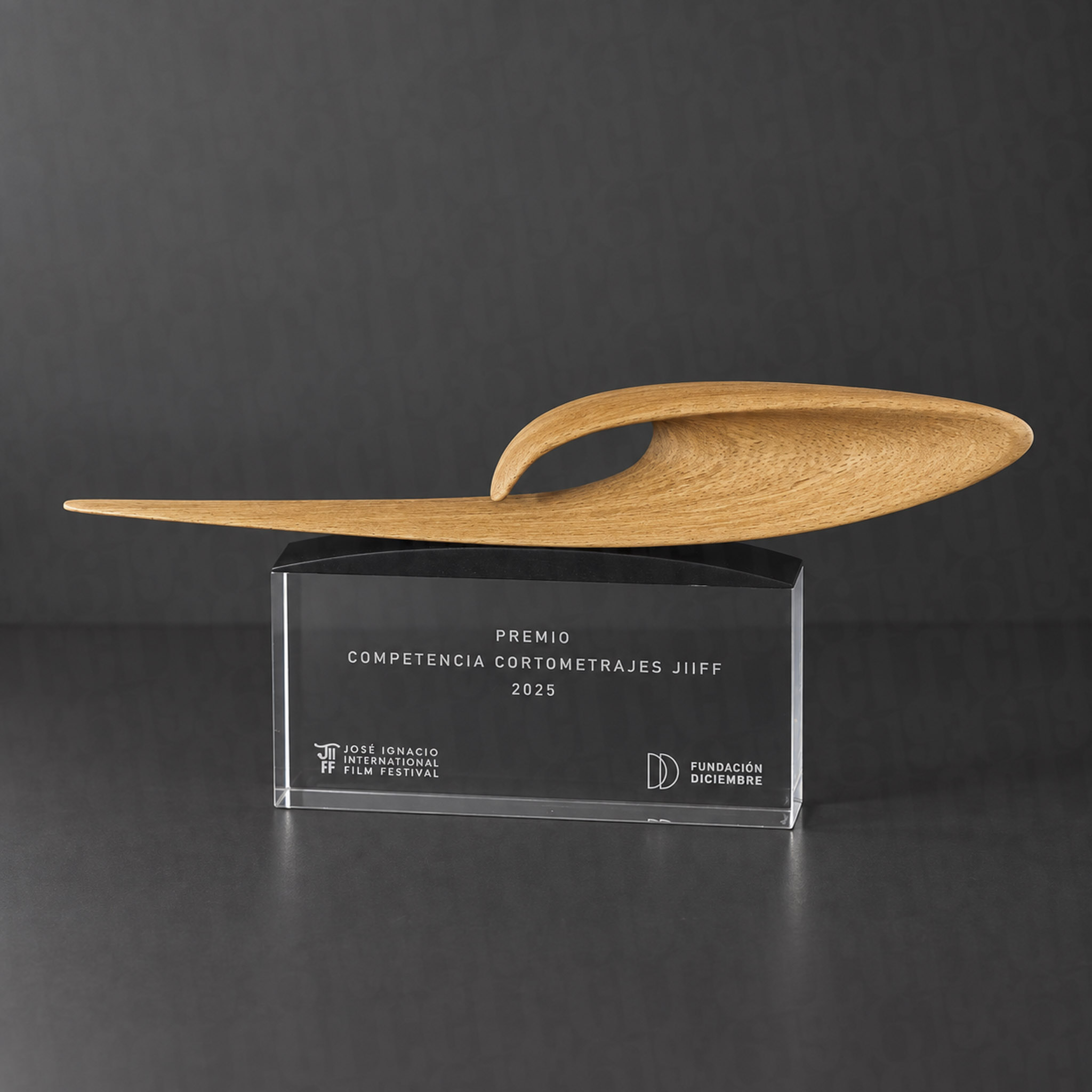 Premio escultórico con base de acrílico